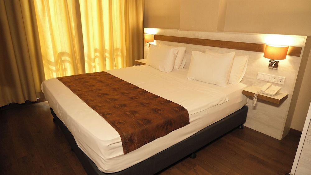 Kanyonvadi Hotel 16/47
