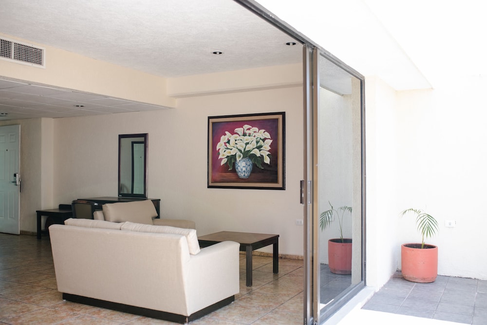 Los Aluxes Hotel 11/50