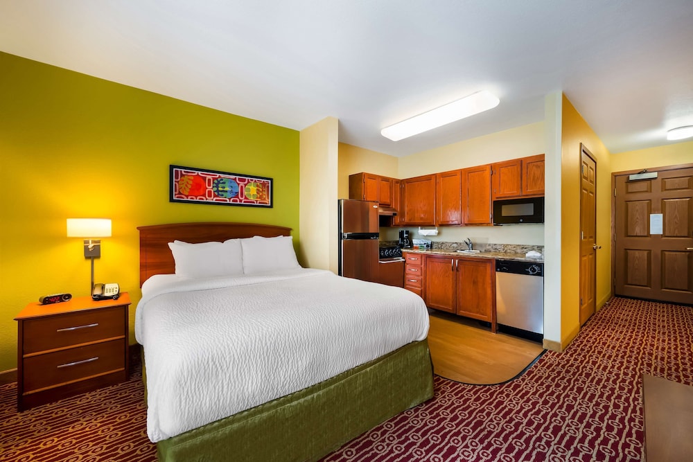 Home, Queen Bed, Sofa, Bathtub, Accessible