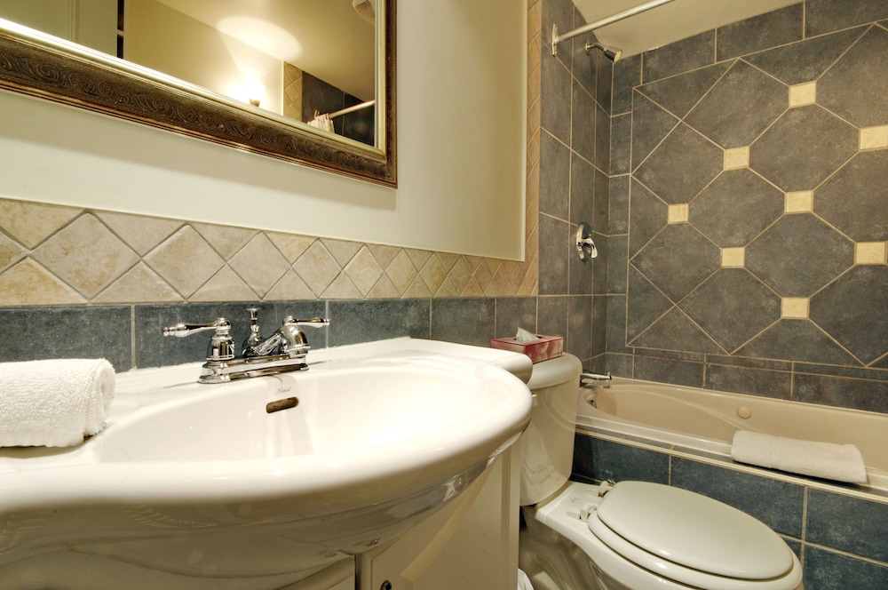 استوديو بفراش فوتون وسرير كوين بغرفة نوم واحدة، Manoir Sherbrooke 2/2