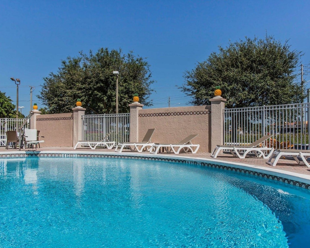 Comfort Inn & Suites Lakeland North I-4 6/40