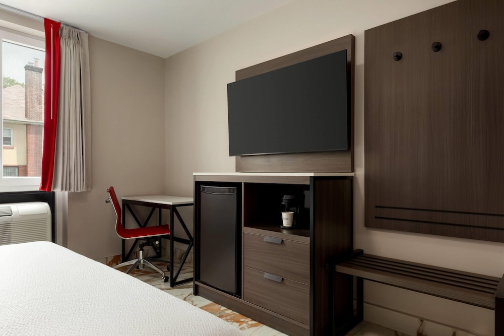 Ramada by Wyndham Brooklyn Empire Blvd 35/50