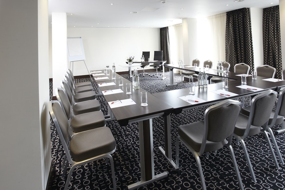 Park Grand London Heathrow 52/58