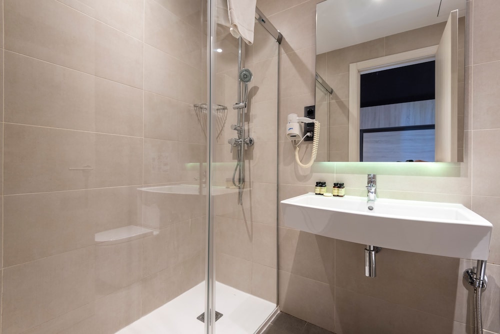 Hostal Plaza Goya Bcn 32/32