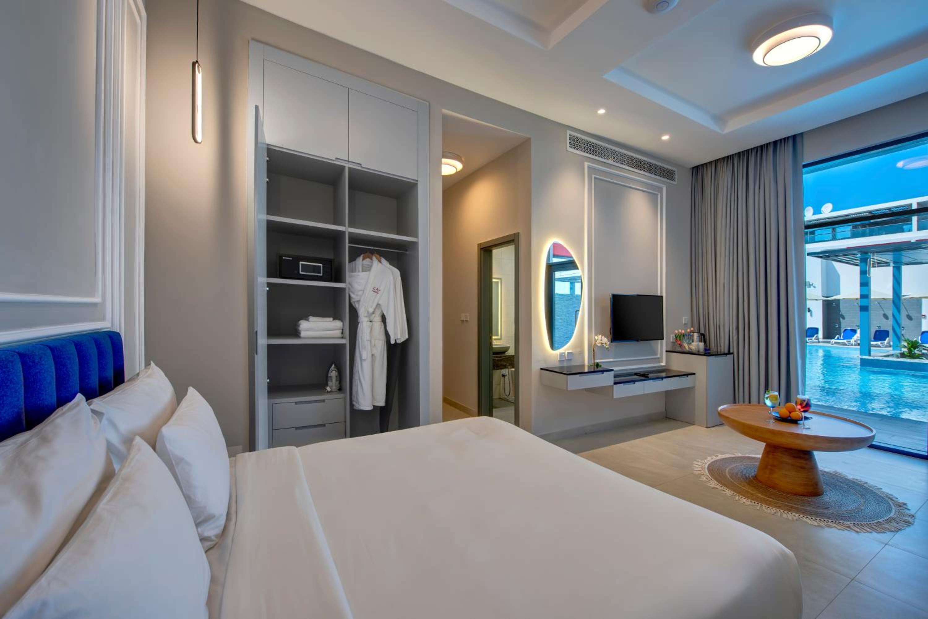 Chalet King Bed Direct pool access
