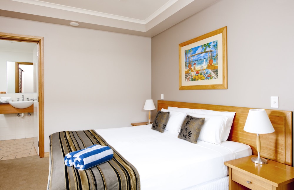 2 BEDROOMS, SUITE