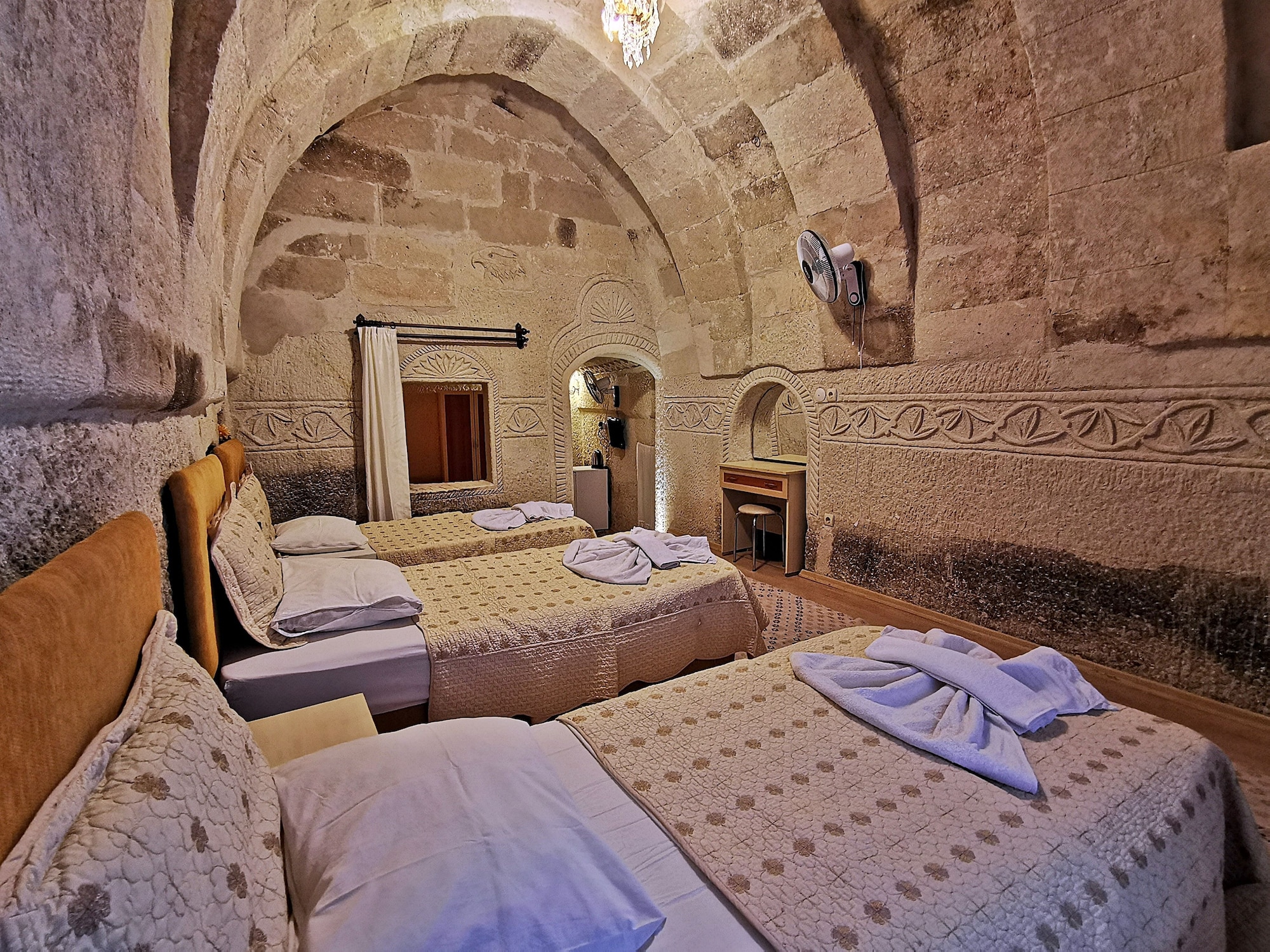 Suite, 1 Double and 3 Single Beds, Courtyard View, Hot Tub