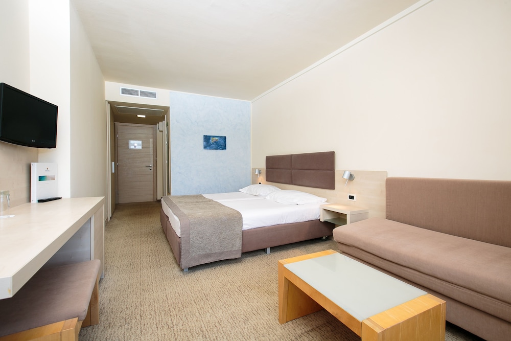 Hotel Mediteran Plava Laguna 8/50