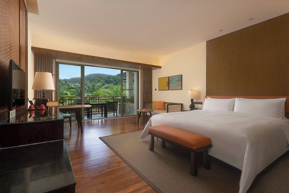 Room, King Bed, Lagoon View، Le Meridien Shimei Bay Beach Resort & Spa 7/10