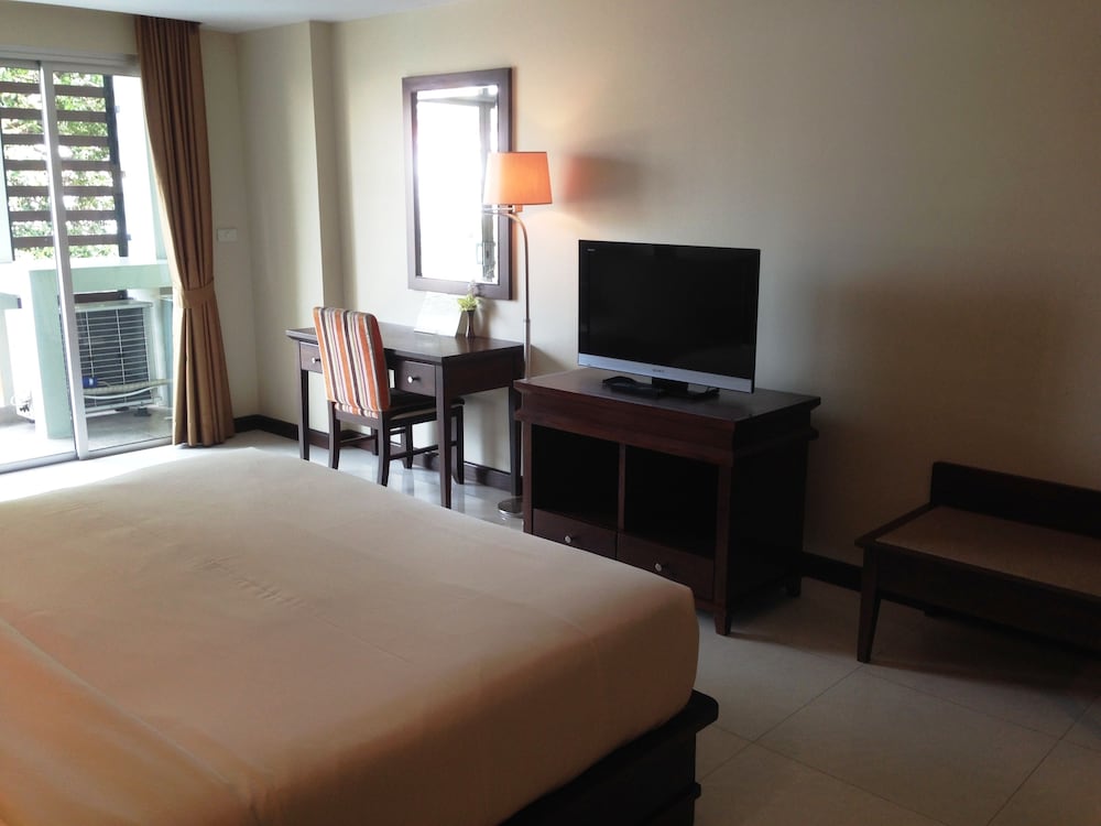 August Suites 22/69