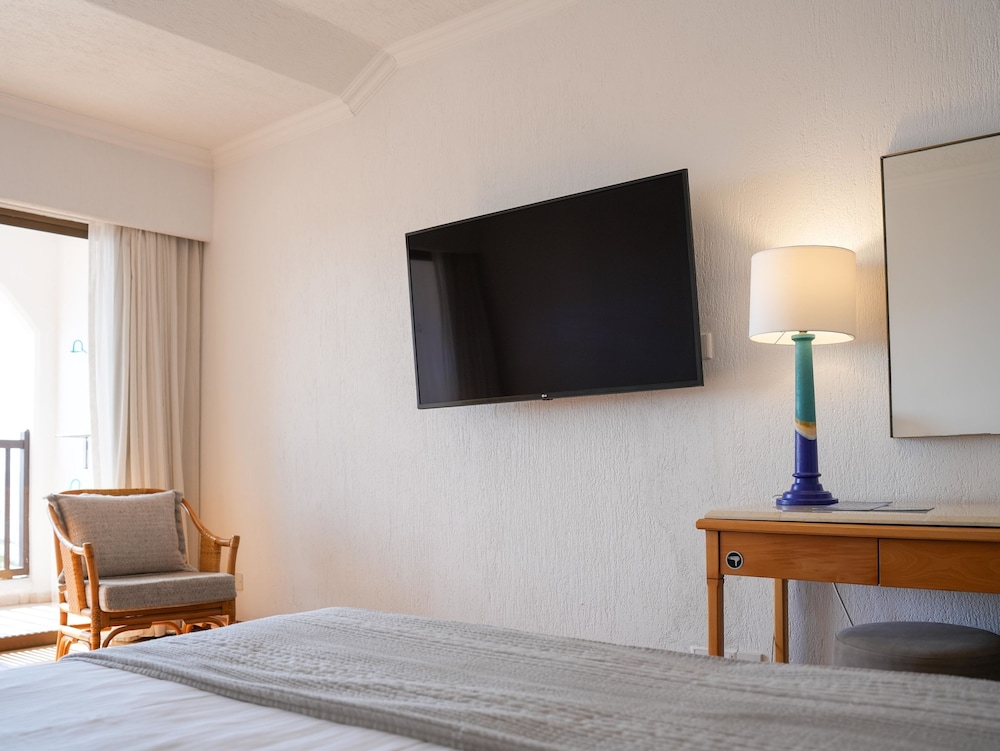 Coral Beach Hotel and Resort 83/95