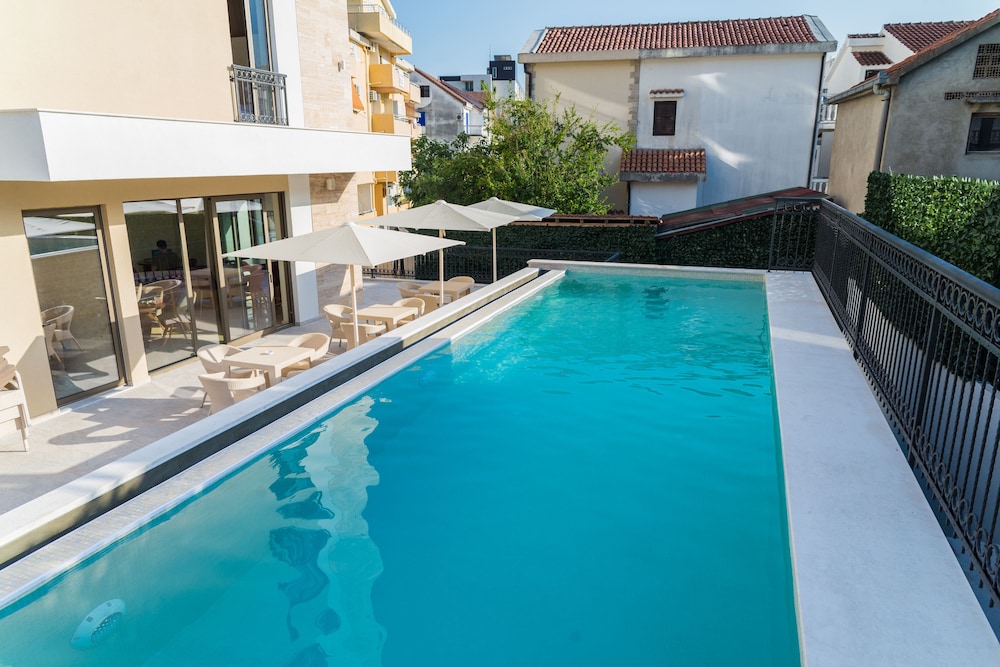 Hotel KADMO by Aycon 68/71