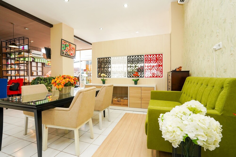 Hotel O Surabaya near Surabaya Town Square formerly Kupang Gunung Residence 49/60