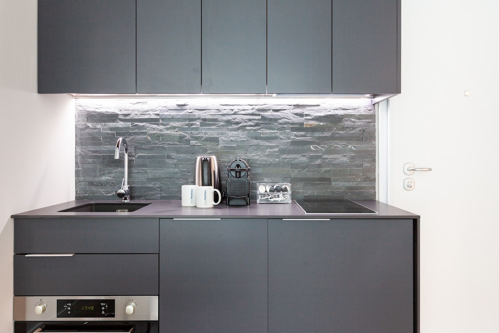 easyhomes - City Centre Suites 40/50