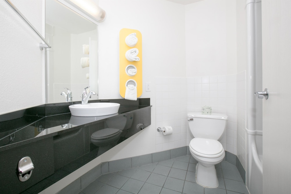 غرفة قياسية بسريرين مزدوجين، Motel6 Brooklyn Center, MN - Minneapolis 10/10