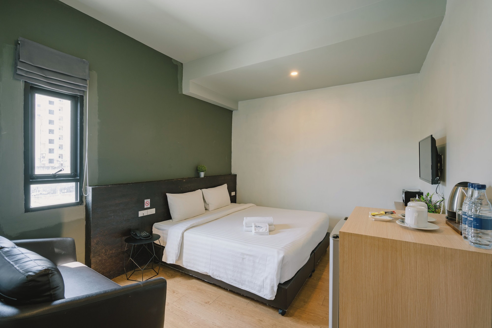 1 BEDROOM, SUPERIOR, STUDIO
