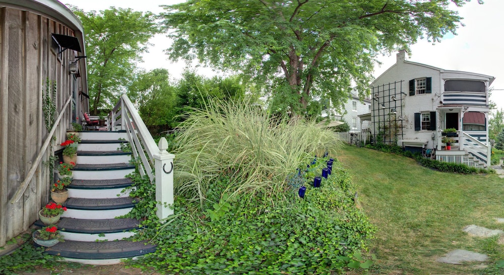 Lily Garden Bed and Breakfast 25/28