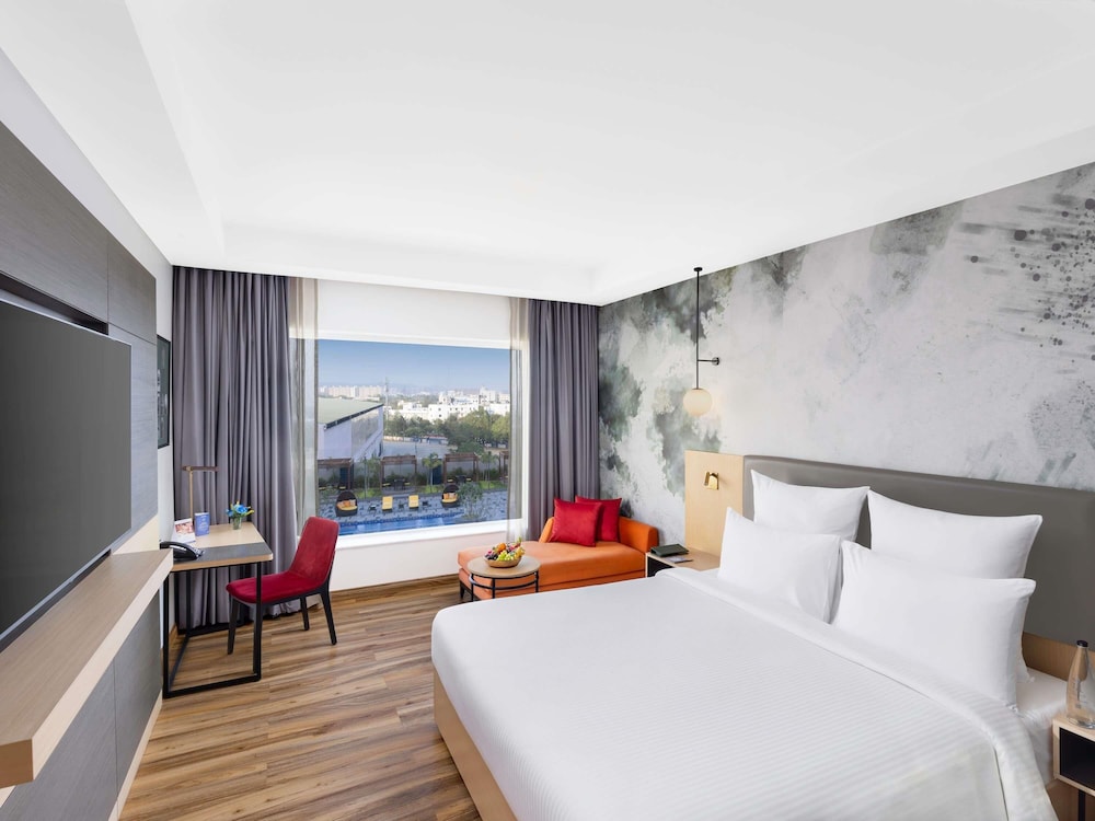 SUPERIOR, DOUBLE BED, POOL SIDE