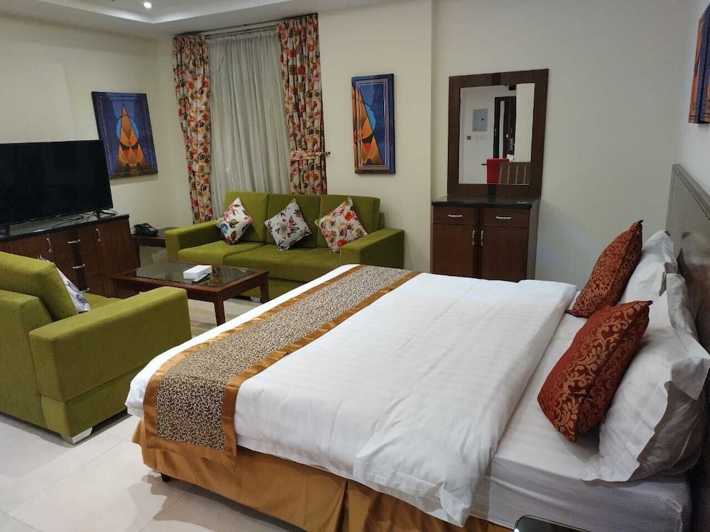 فندق جولدن نيو هيرا(Golden New Hira Hotel) 17/25