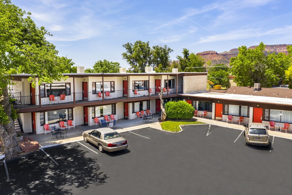 Aikens Lodge 50/61