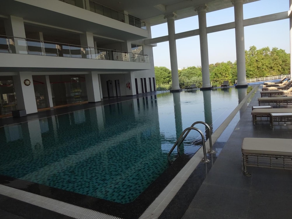 Amanora the Fern Hotels And Club 38/71