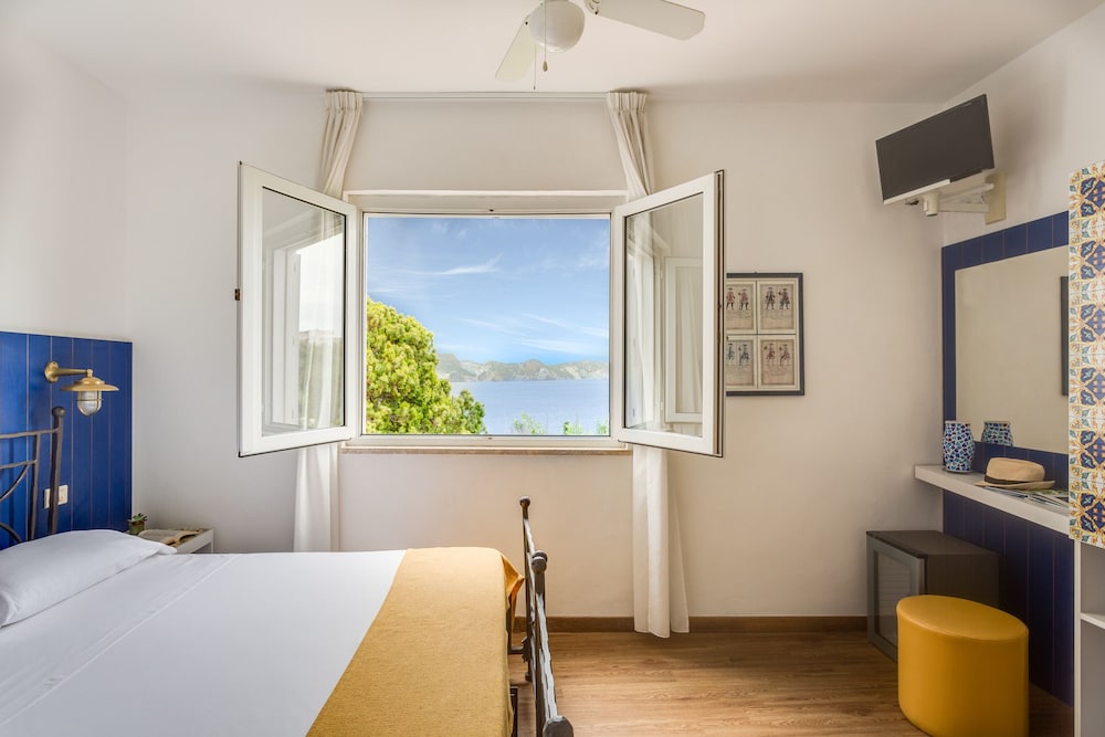 Hotel Torre Dei Borboni 52/72