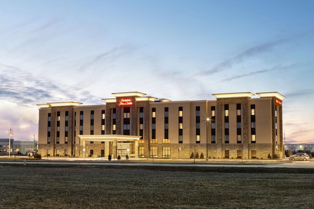 Hampton Inn and Suites Minooka 3/37