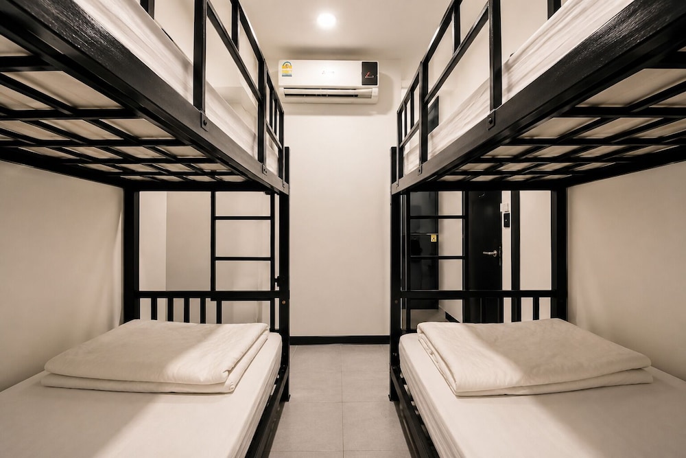 Mixed Dorm, 4 People
