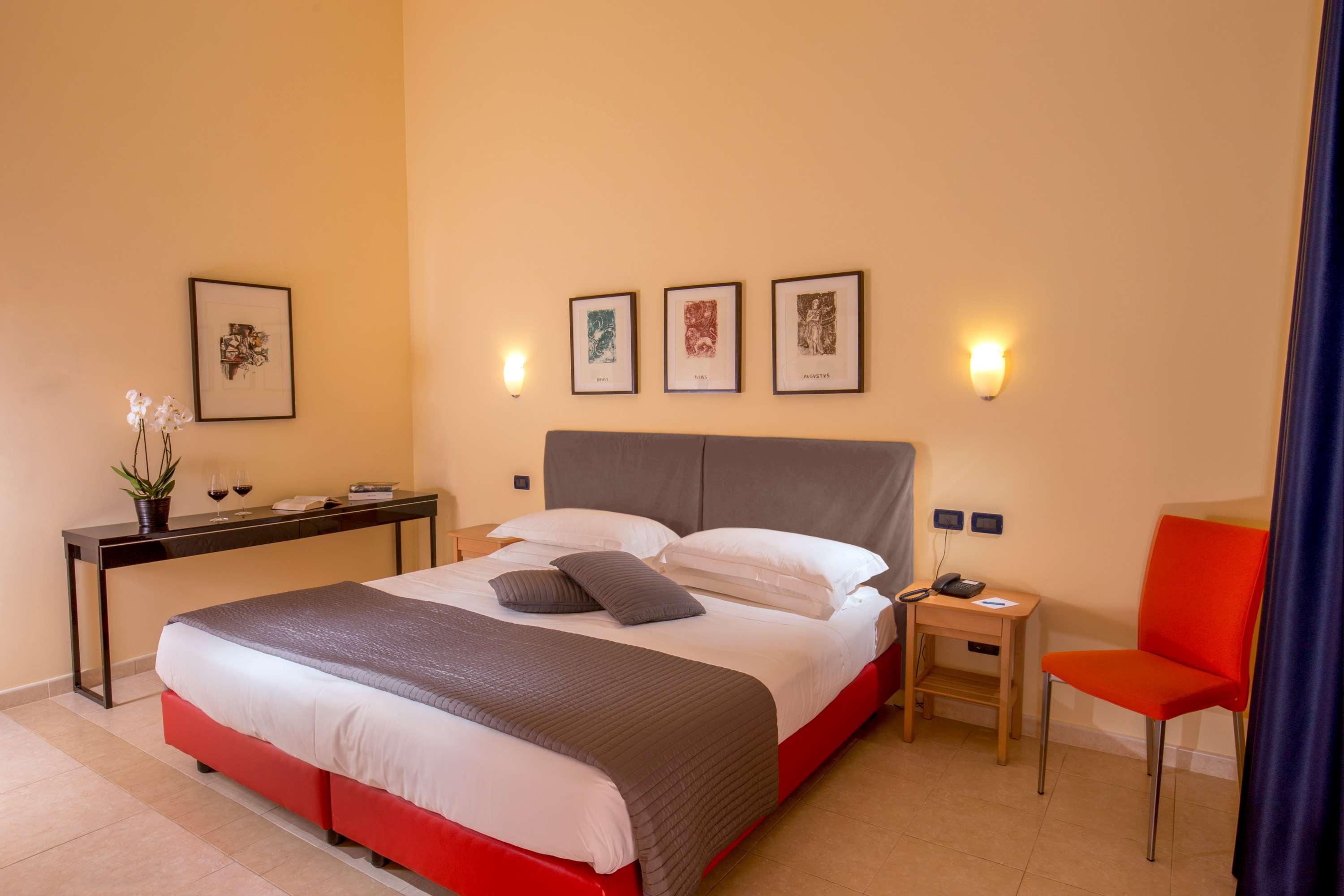 Connecting, Double Bed