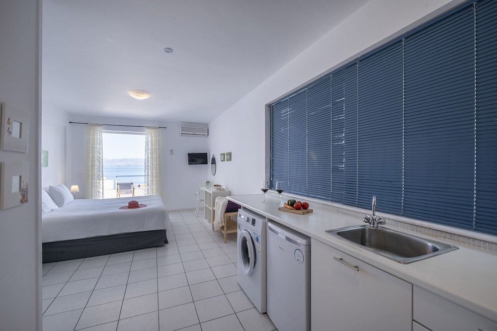 MELI APARTMENTS & VILLAS 9/50