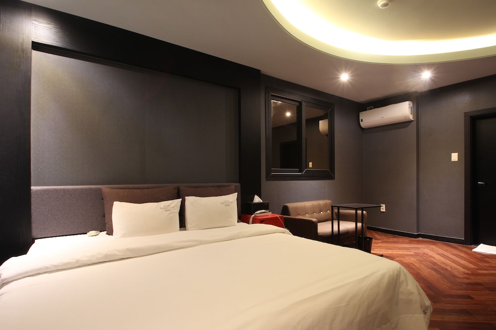 French Code Hotel 29/63
