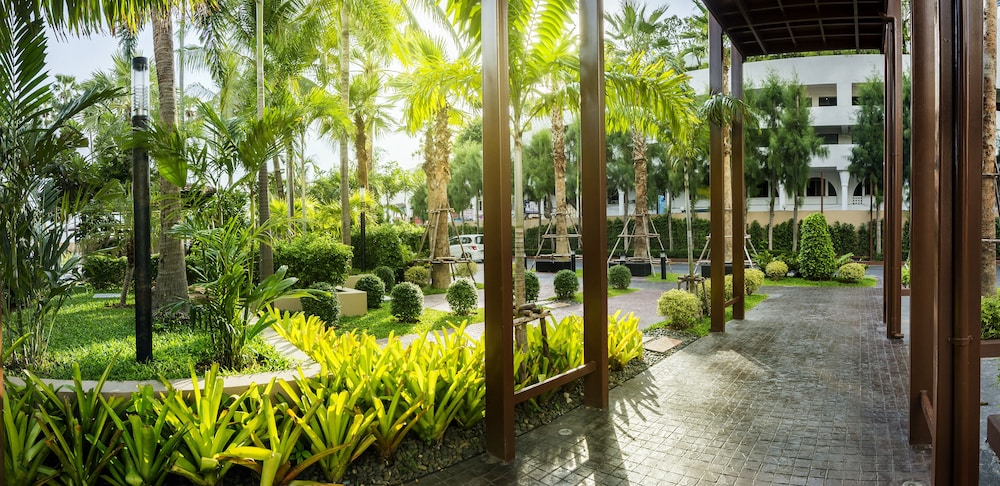 Jomtien Palm Beach Hotel and Resort 43/49