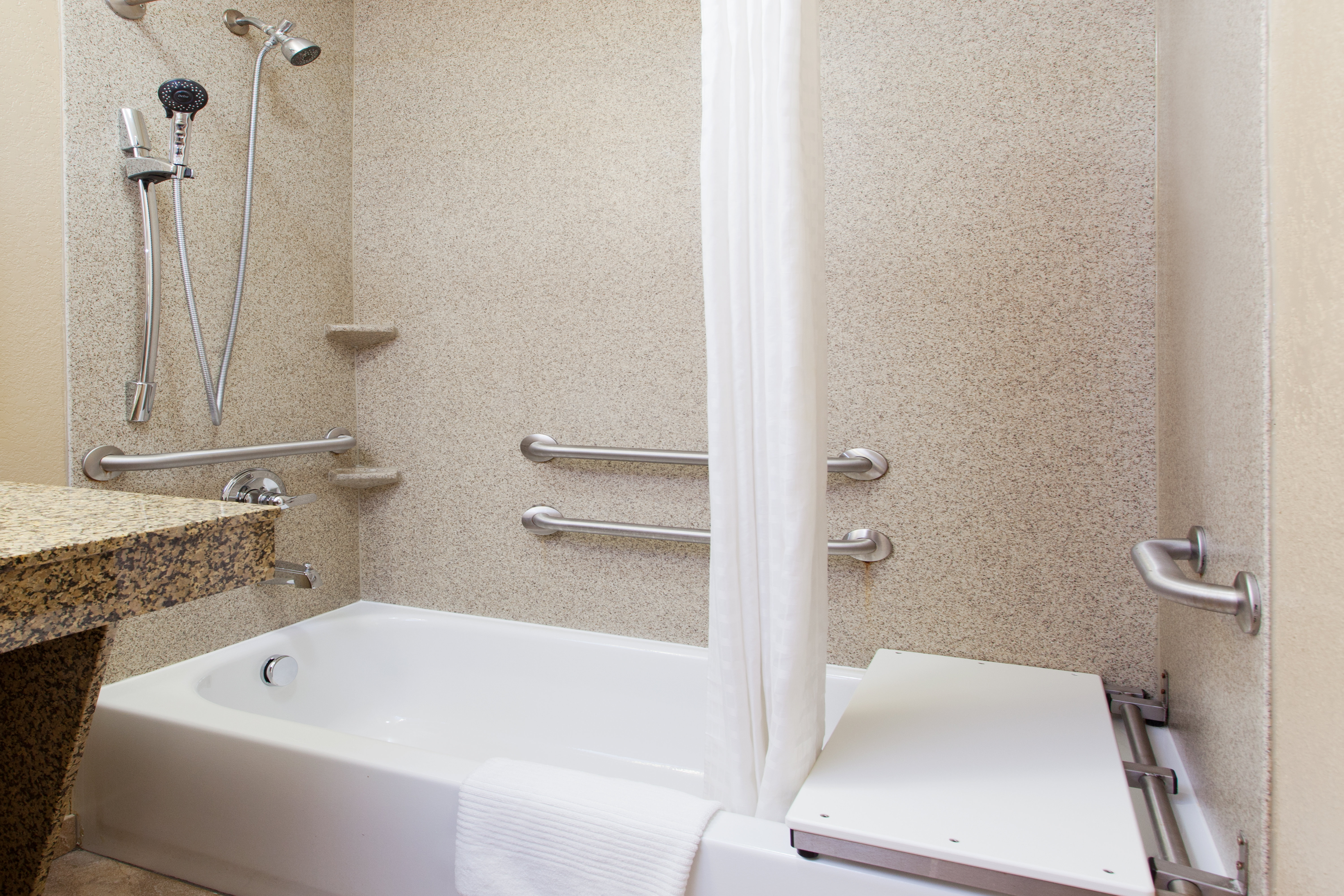 Candlewood Suites Lexington 73/74