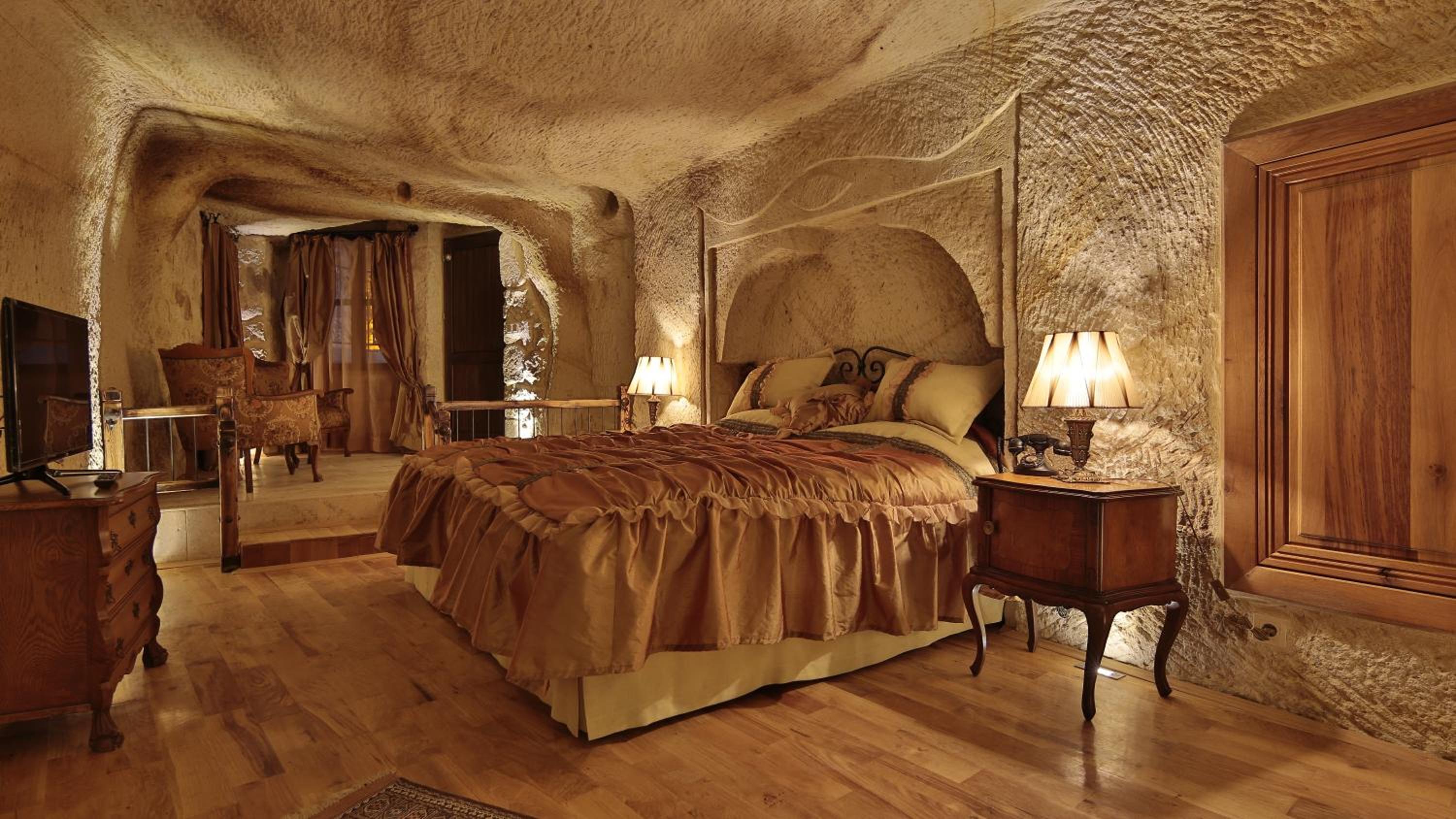 Cave, Deluxe