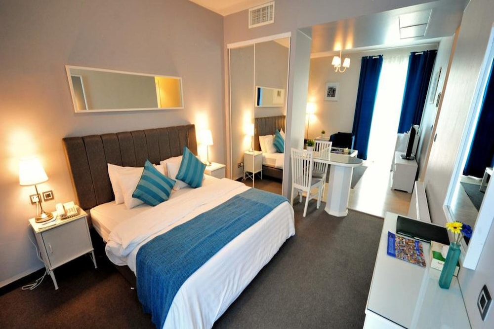 THE CONROY BOUTIQUE HOTEL 8/38