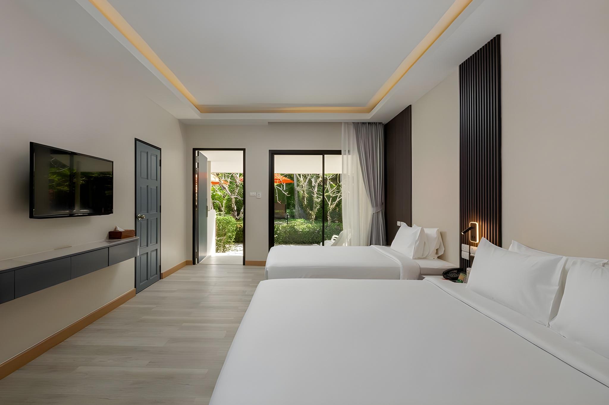 Room, Queen and Twin Beds, Tropical Wing