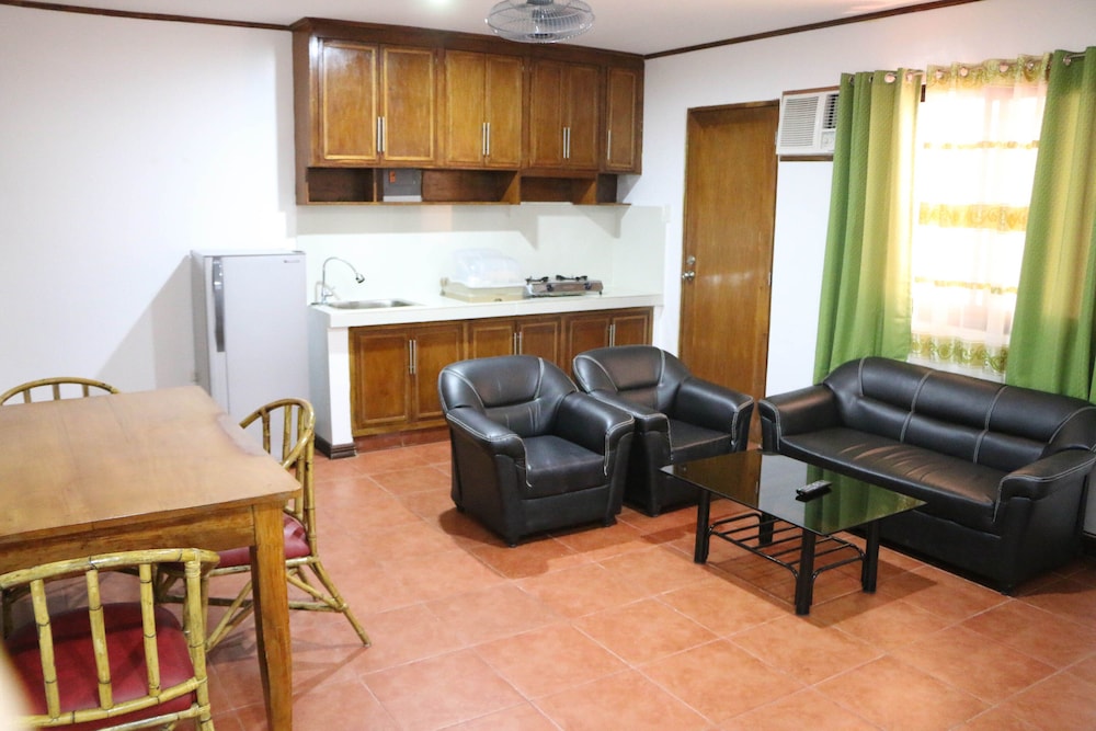 Badladz Staycation Condos Puerto Galera 30/50