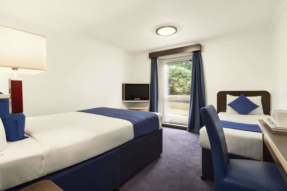 ROOM, MULTIPLE BEDS