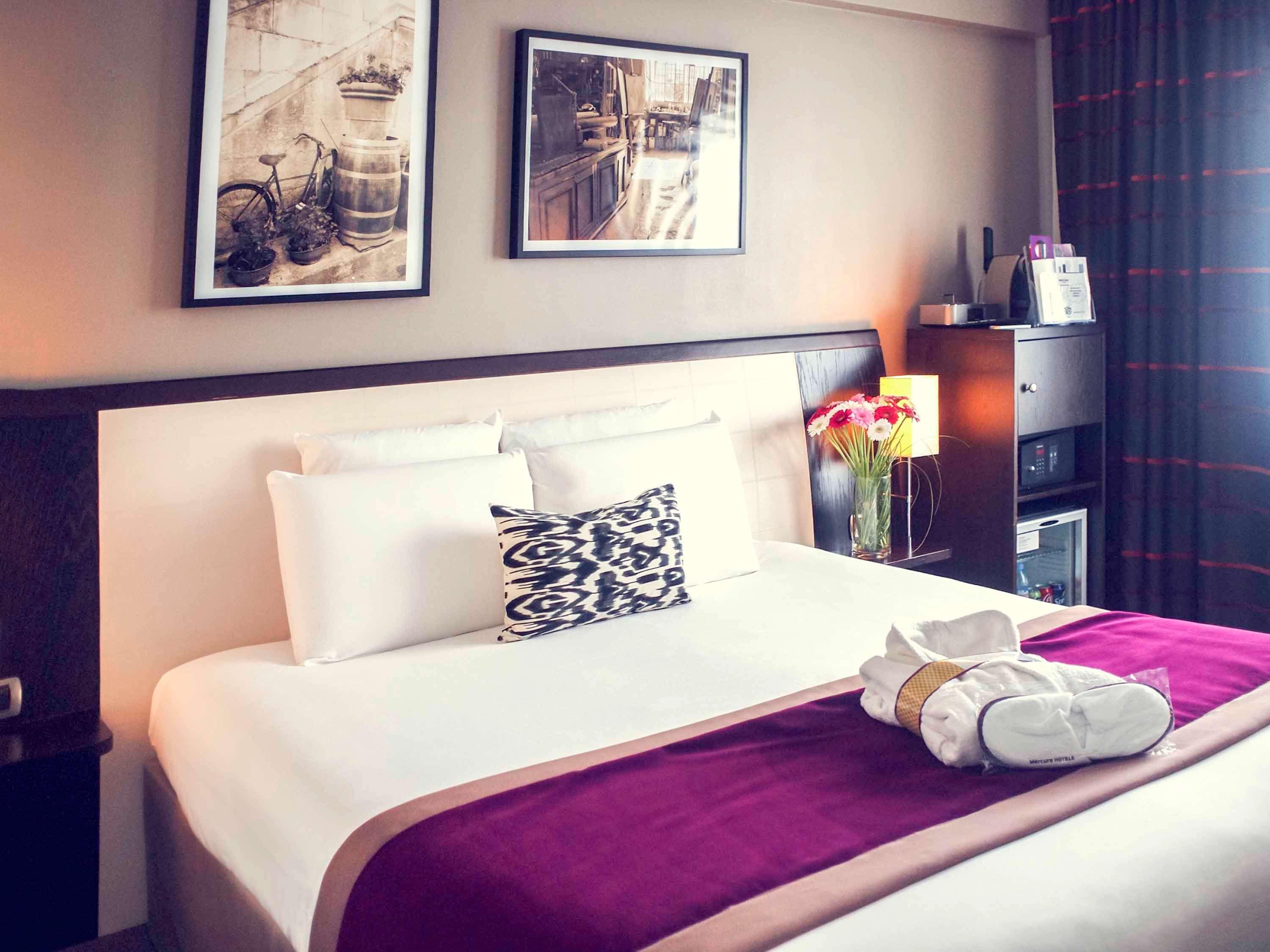 PRIVILEGE, DOUBLE BED