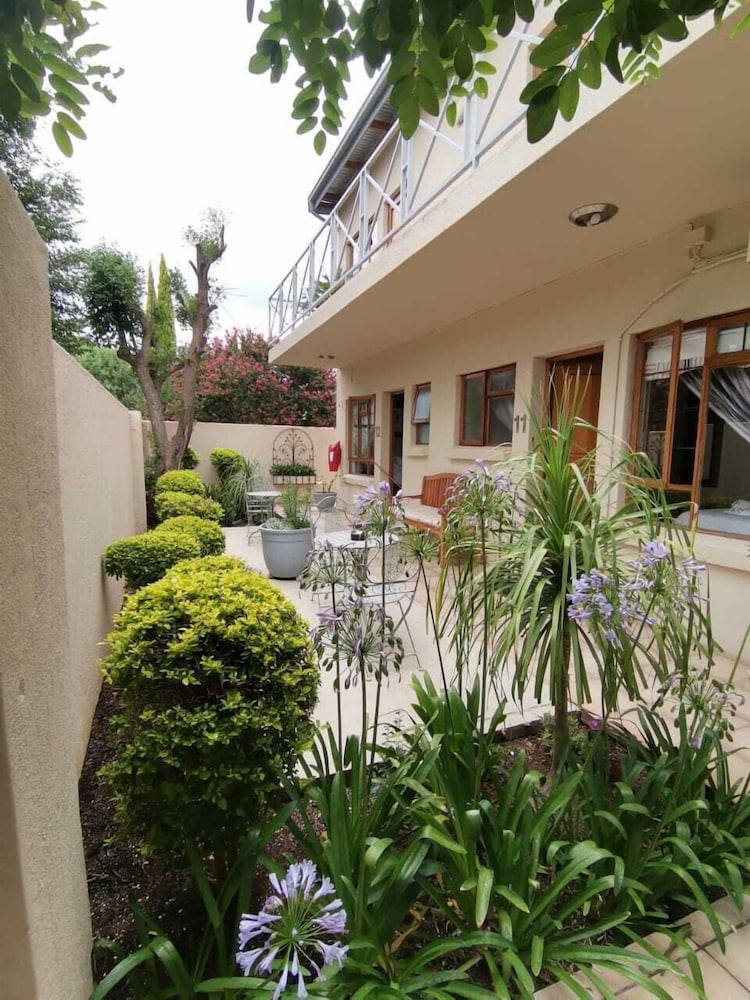 Rene's Guesthouse 37/45