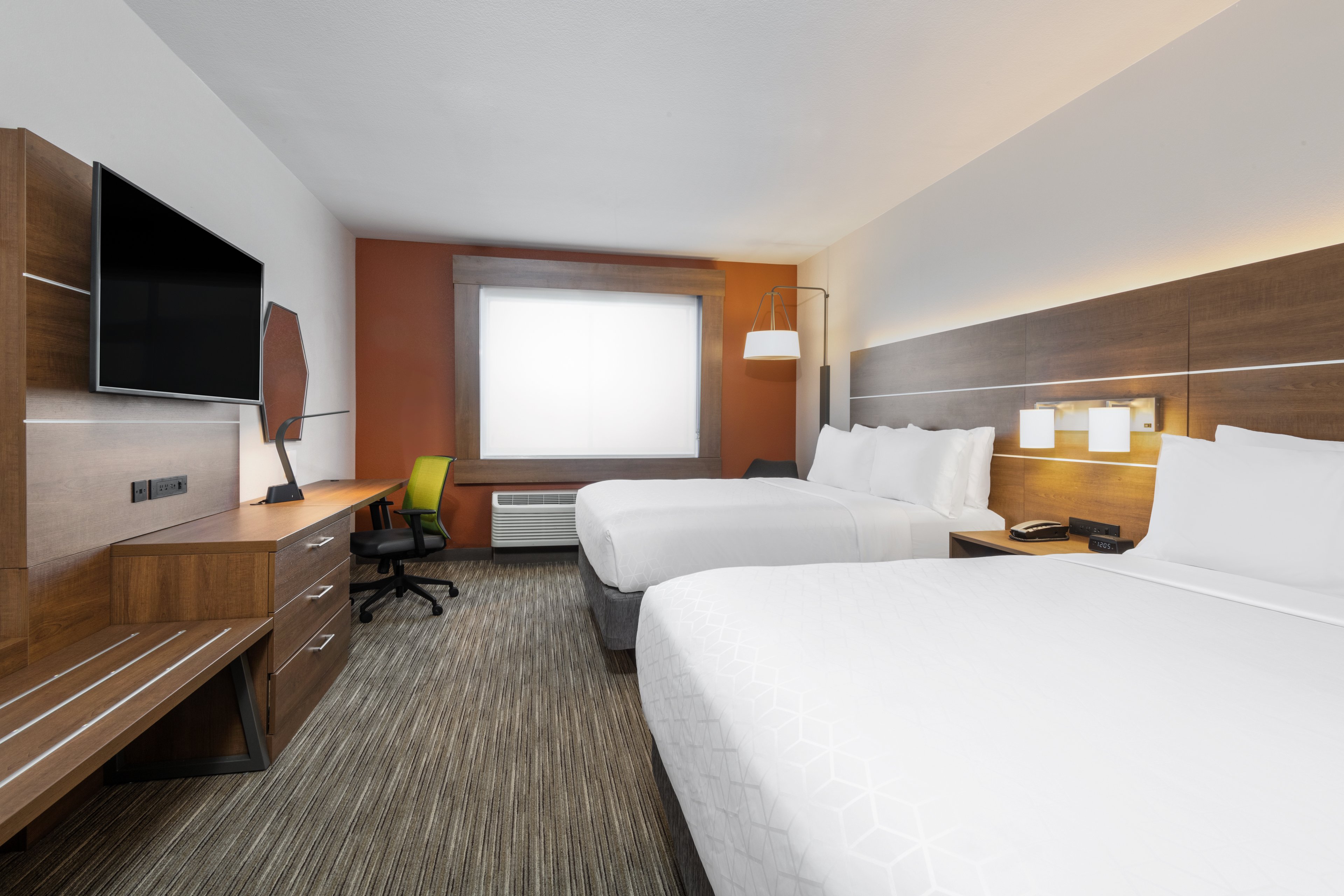 Holiday Inn Express Suites Colorado Springs South I 25 23/55
