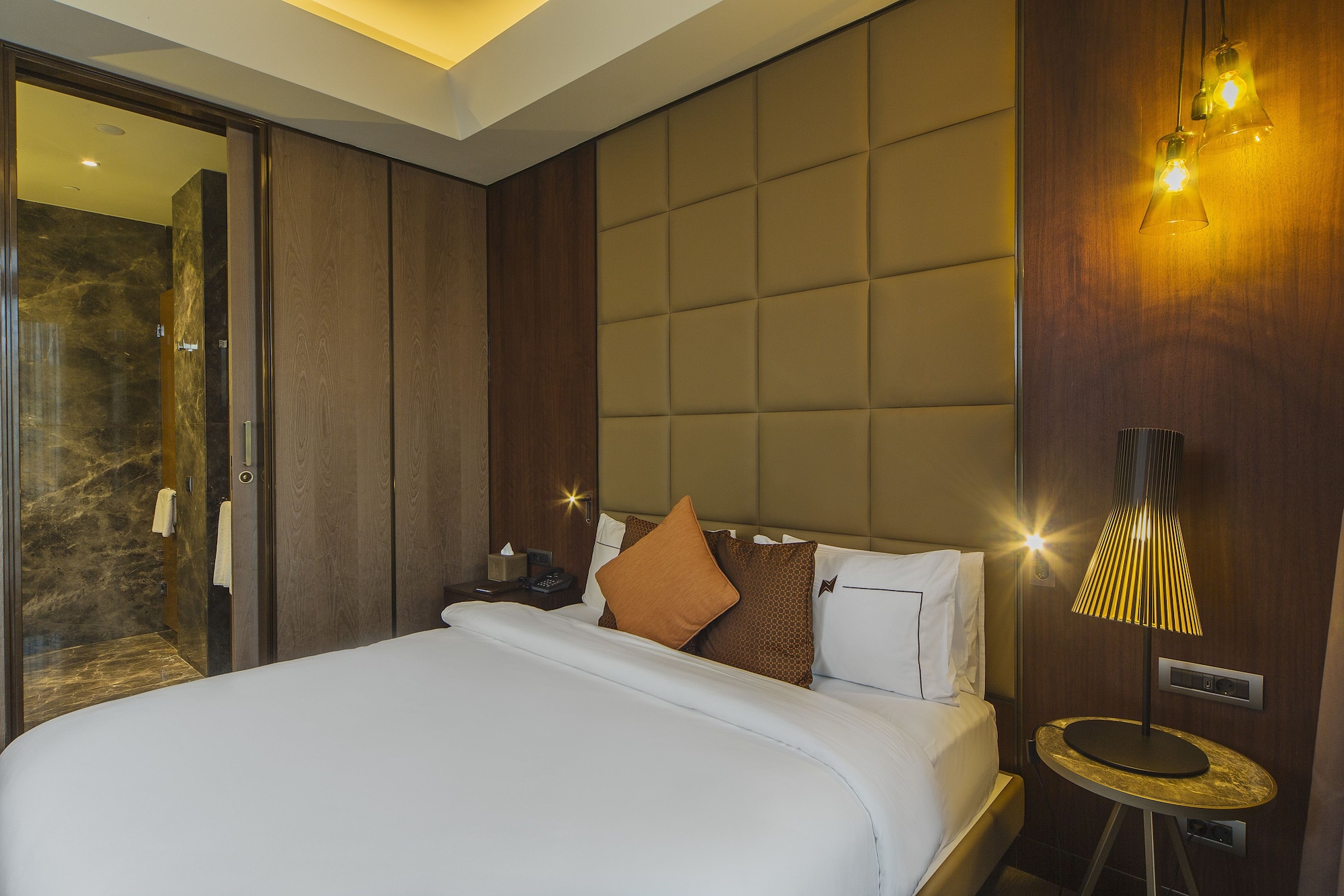 SUITE, KING BED, BALCONY
