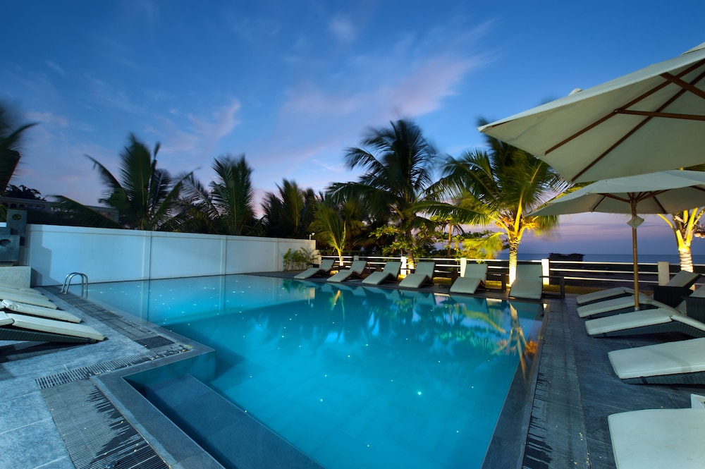 The Beach - All Suite Hotel 25/50