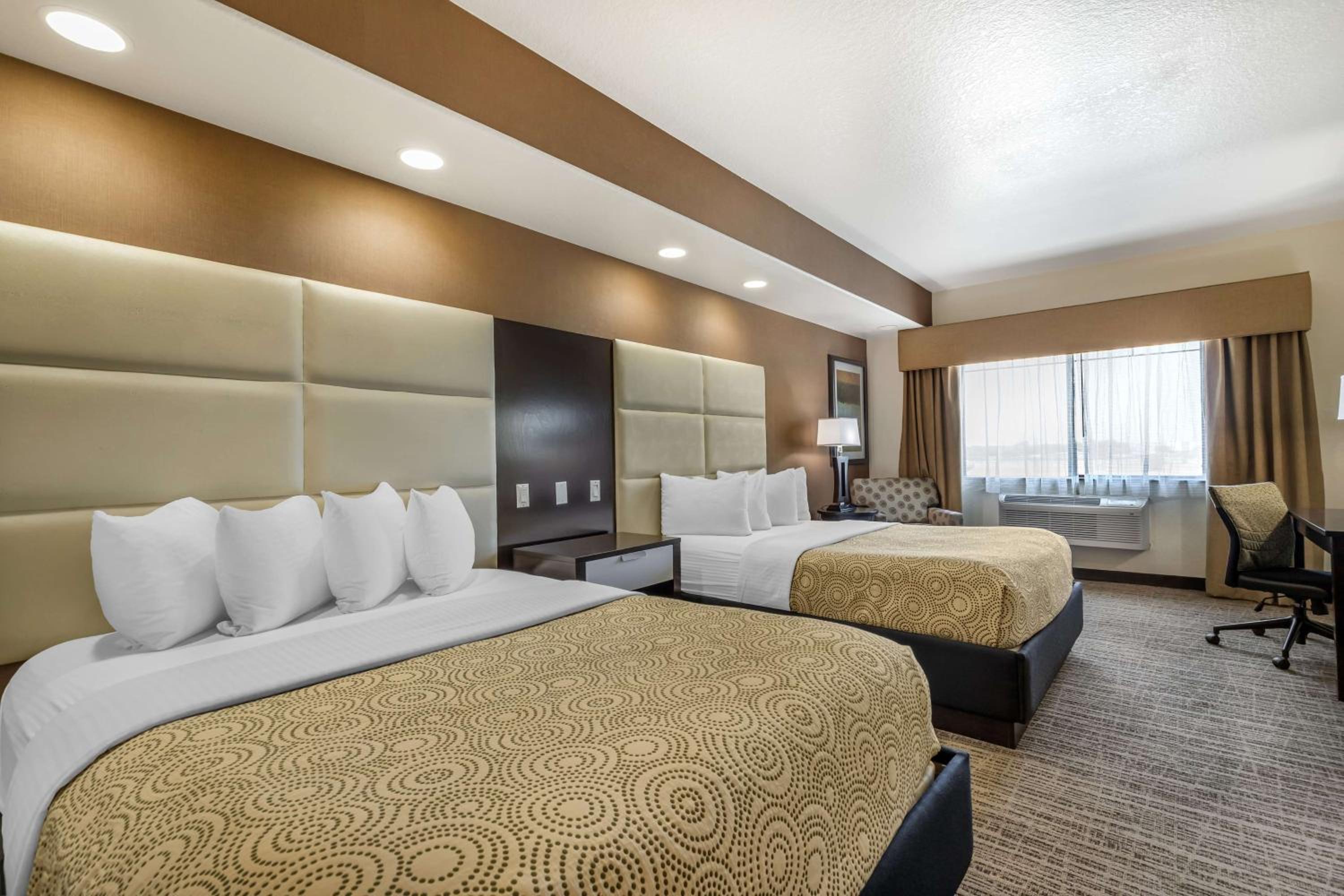 Room, 2 Queen Beds, Bath and Shower