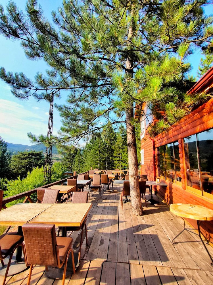 Campinari Doga Evleri & Restaurant 24/50