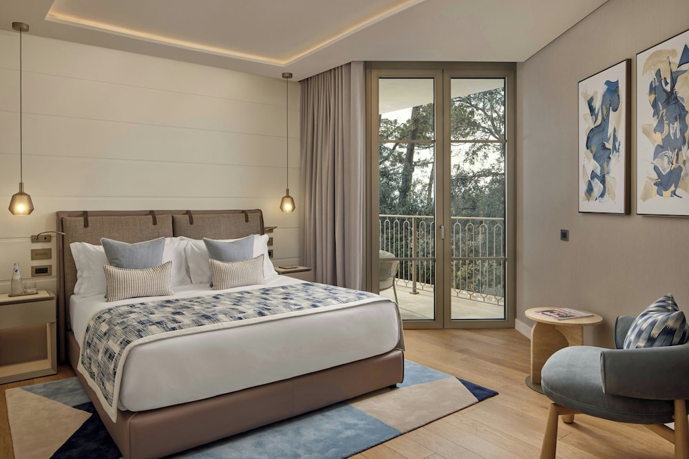Junior Suite, King Bed, Balcony