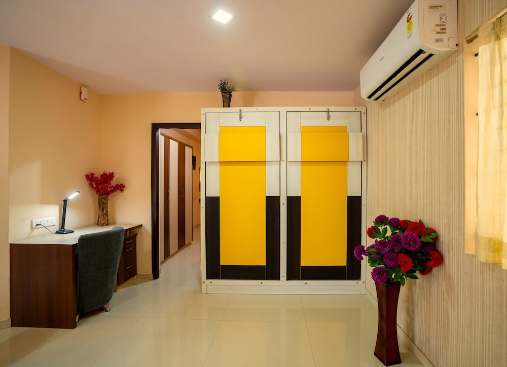 4 Seasons Suites 8/50