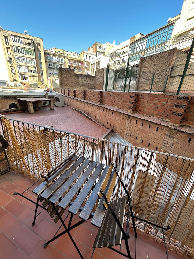 Hostal Delfos 27/49