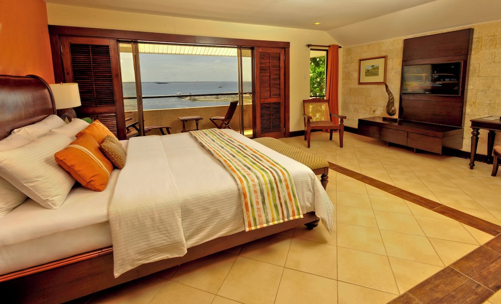 Sunrise Corner Junior Suite