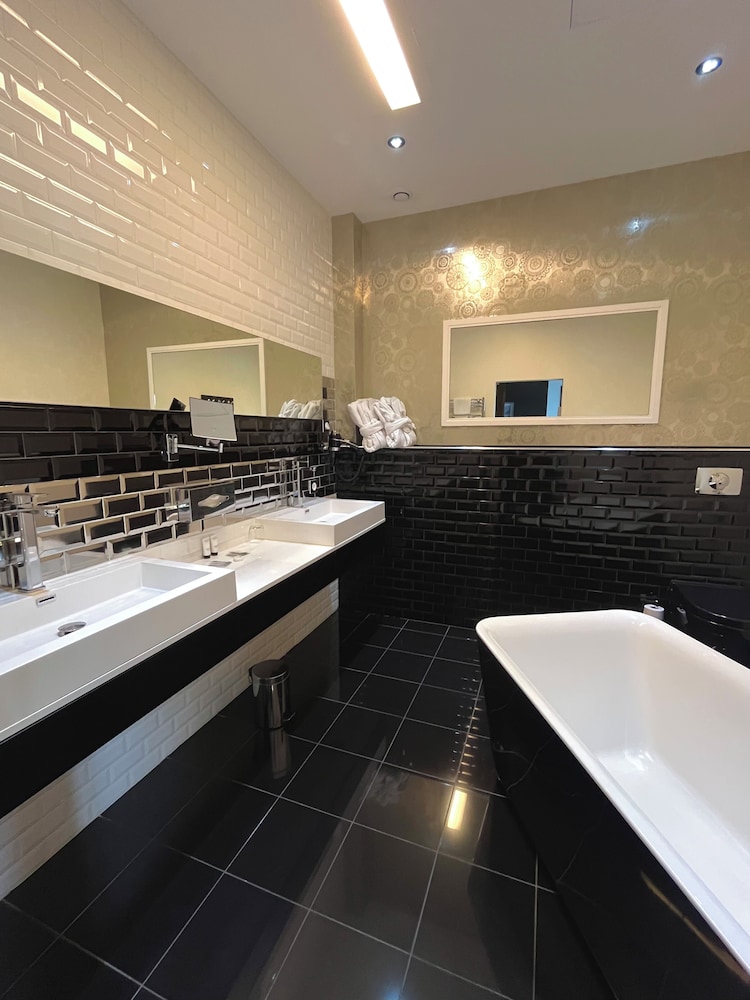 Art Hotel Rochecorbon 68/74